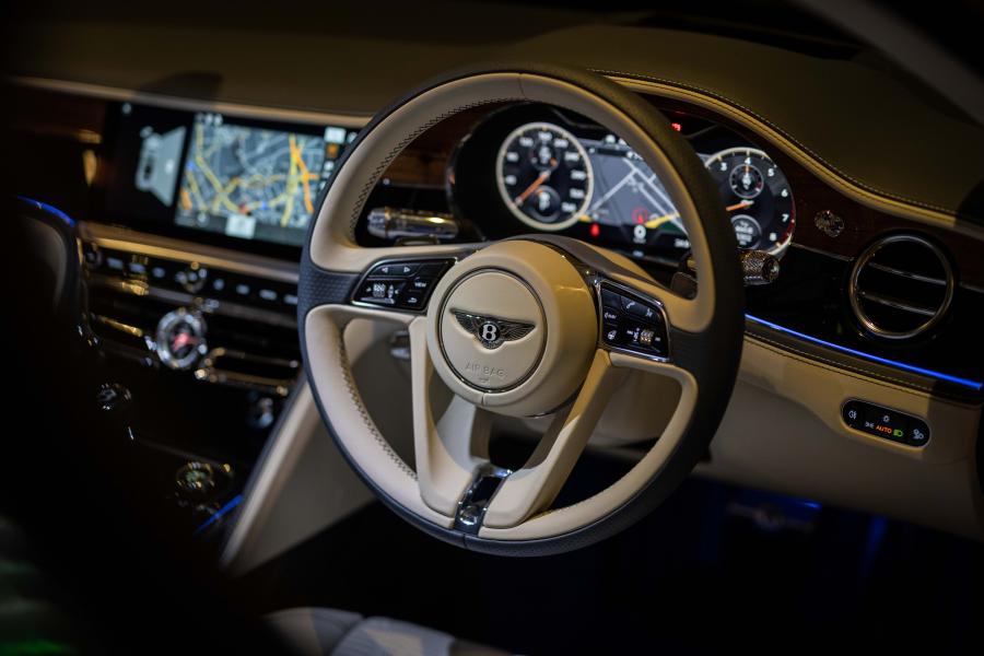Торпедо Bentley Flying Spur 2020 года  (JP) (фото 4 из 25)